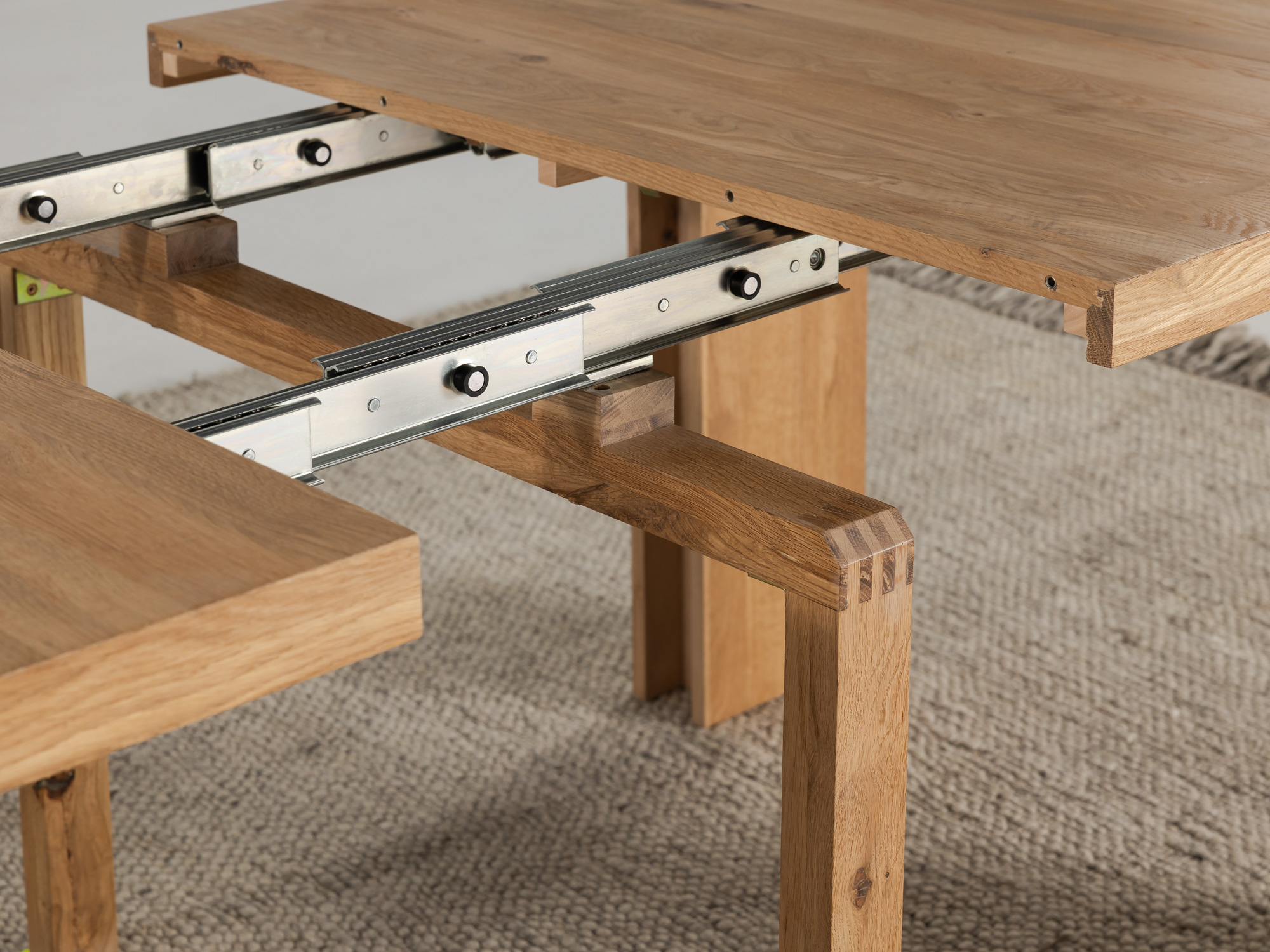 Transformer-table-scandinavian-oak-mechanism-closeup-lifestyle.jpg